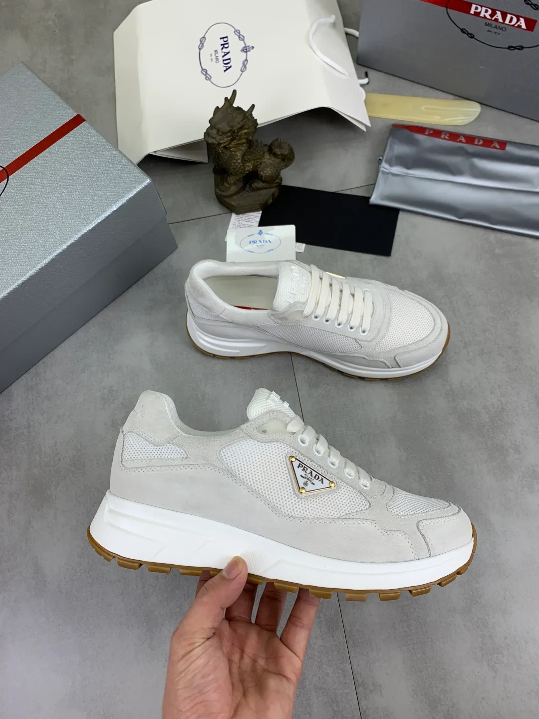 Men's shoes 💰P560💰[New style] popular models are on the official website, 🆘 Trendy brand (Prada) mainly promotes popular models, avant-garde and versatile fashion men's shoes private version mold opening, cowhide surface splicing 1:1.. Fashionable and simple, original imported cowhide lining cowhide feet; the atmosphere and personality are more fashionable, eye-catching and pursuing class. It will subvert the old idea and be a must-have for fashionistas with you! Must keep it for yourself! Tall and comfortable, large and low, high-end quality workmanship. Number of yards: 38-45 4️⃣optional.